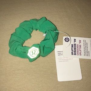 Lululemon Seawheeze 2018 uplifting scrunchie green